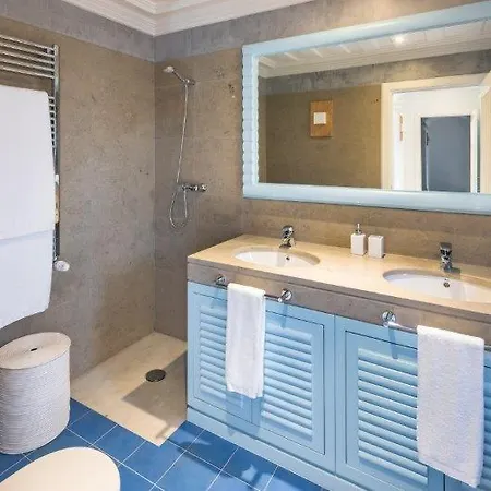 Sleeps 8 Pool Wifi