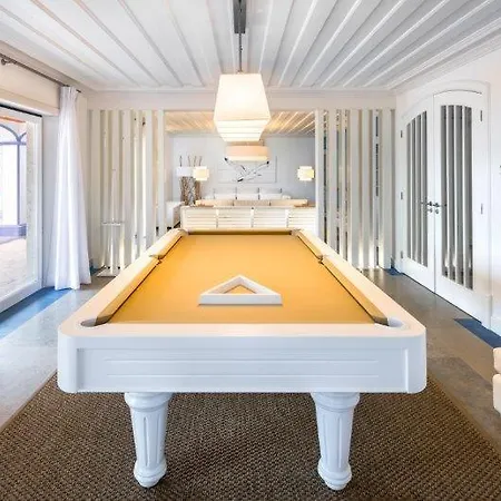 Sleeps 8 Pool Wifi Villa