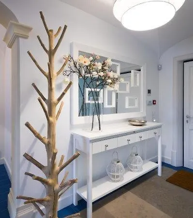 Sleeps 8 Pool Wifi Villa