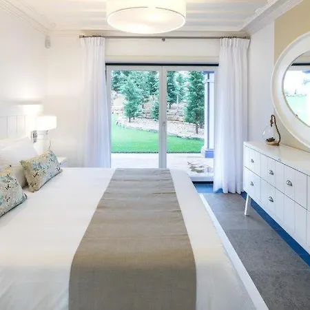 Sleeps 8 Pool Wifi Malhadais